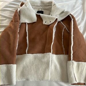 Love Tree cropped faux Sherpa & suede Womens Jacket; Size Med; New with tag